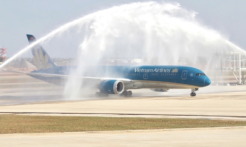 Long Thanh airport operates first commercial flight