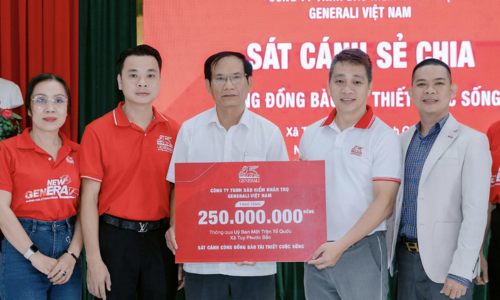 Generali Vietnam donates 1.2 billion VND to aid flood-affected residents