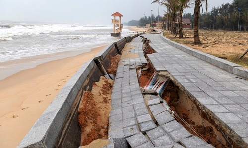 Coastal erosion damages thousands of meters of Quang Tri seawalls