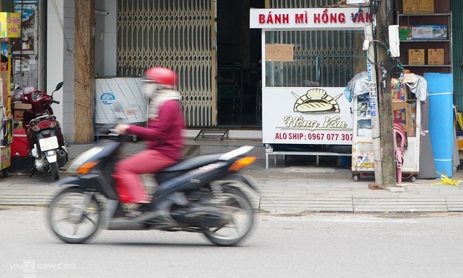 Salmonella in sausage and herbs sickens 203 people with bread poisoning