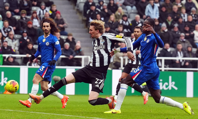 Chelsea narrowly escapes defeat against Newcastle
