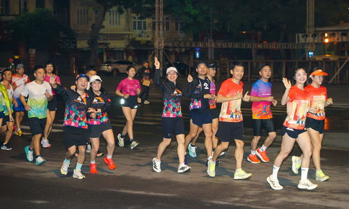 200 runners warm up before VnExpress Marathon Hai Phong