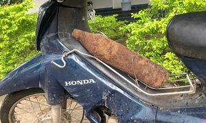 Man carries suspected artillery shell to police