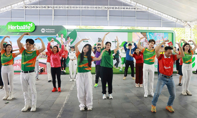 Runners flock to experience booths at VM Hai Phong 2025