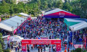 7,000 runners arrive to collect bibs for VnExpress Marathon Hai Phong 2025