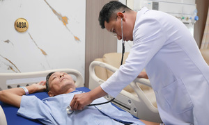 Two catheters found in man's body after 10 years