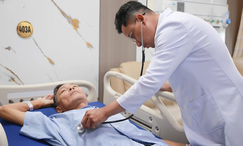 Two catheters found in man's body after 10 years