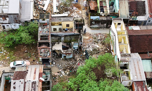 Hue imperial city's disheveled state: residential homes yet to be demolished