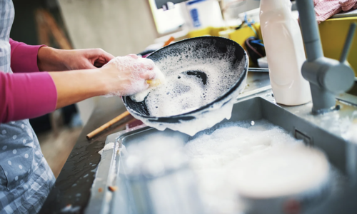 Why you should not pour cold water on a hot pan