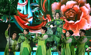 Artists at 'Y-Concert' harmonize with 60,000 audience members