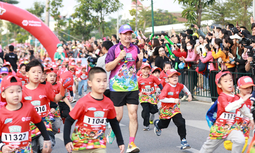 Xuan Bac 'admits defeat' running with Truong Giang at Kun Marathon Hai Phong
