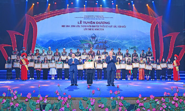 Commending 145 ethnic minority students