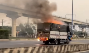 Driver transports burning batteries 3 km to fire station