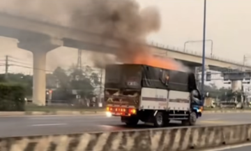 Driver transports burning batteries 3 km to fire station