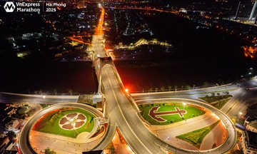Hai Phong shines bright on VnExpress Marathon race night