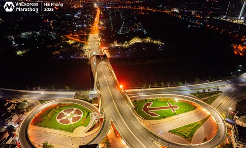 Hai Phong shines bright on VnExpress Marathon race night