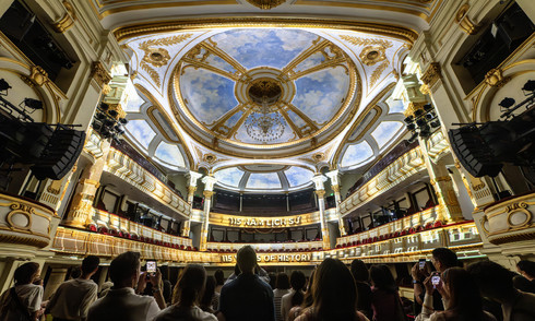 Nha hat Lon Ha Noi stages history with light technology before closure