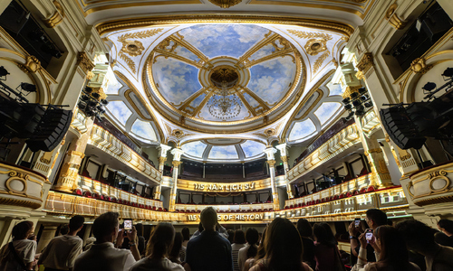 Nha hat Lon Ha Noi stages history with light technology before closure