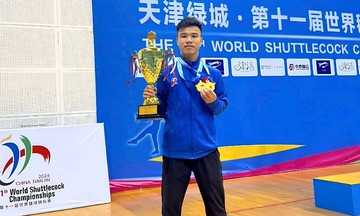 Nguyen Duc Chi - shuttlecock kicking