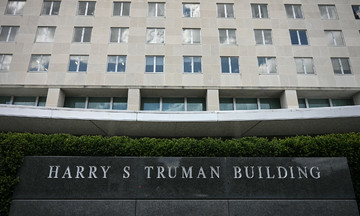 US may soon replace nearly 30 ambassadors simultaneously