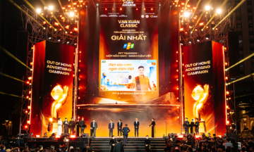 Localized marketing strategy helps FPT win Van Xuan Awards
