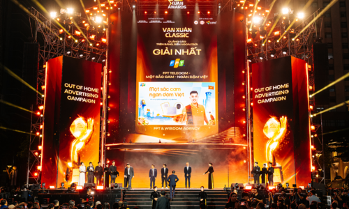 Localized marketing strategy helps FPT win Van Xuan Awards