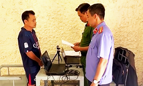 Bus driver arrested after hitting group of people on roadside