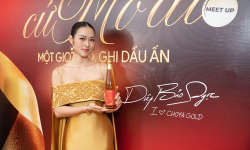 Choya Gold with gold flakes: a sought-after Tet holiday drink