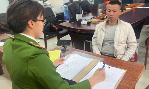 Driver high on drugs causes multiple accidents in hanoi