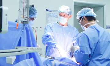 Robotic surgery removes bladder cancer tumor