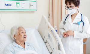 Elderly woman's lungs consolidated with inflammatory fluid leads to acute respiratory failure