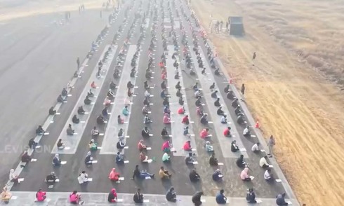 8,000 applicants take exam on airport runway
