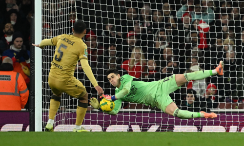 Arsenal reach League Cup semifinals