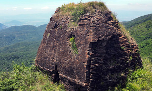 Road opens to 800-meter high Cham tower on mountain