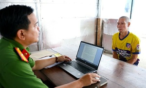 Man seriously injures creditor over 300,000 dong debt