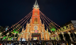 Crowds celebrate Christmas Eve