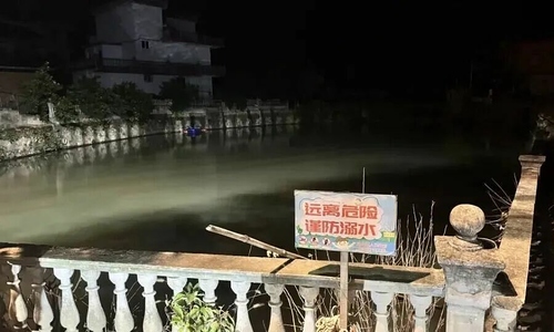 Kindergarten vehicle plunges into pond, 8 dead