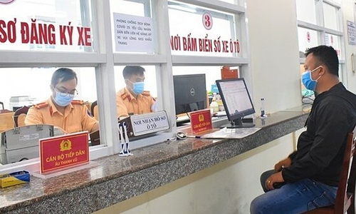 Car registration fees in Hanoi, Ho Chi Minh City could decrease to VND 14 million