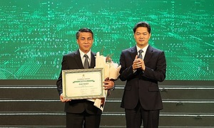 Cho Ray wins first prize for 'smoke-free healthcare facility'