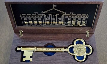 Trump gifts White House key to South Korean president