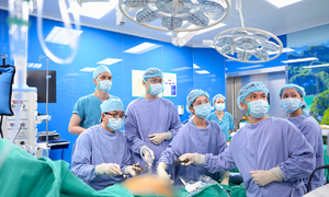 7 cm malignant tumor completely blocks colon