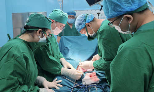 Doctors from four hospitals collaborate to save man with degloved thigh