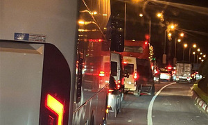 Power line across road paralyzes Lien Khuong - Prenn expressway for over an hour