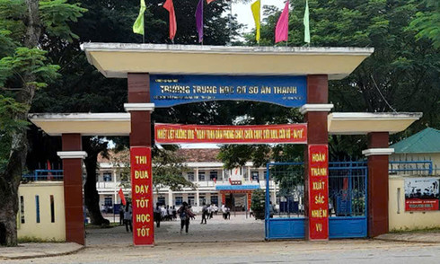 Vice principal disciplined for making students sweep schoolyard in the sun