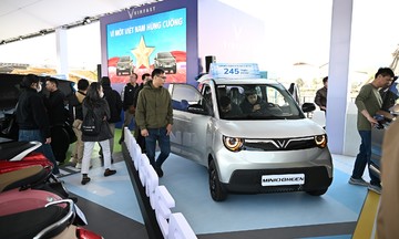 Visitors flock to vietnam's largest auto exhibition 2025