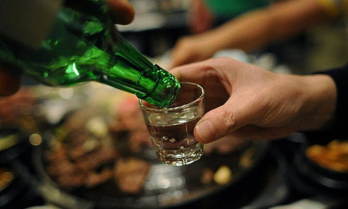 Young man in coma after self-administering iv for alcohol detoxification