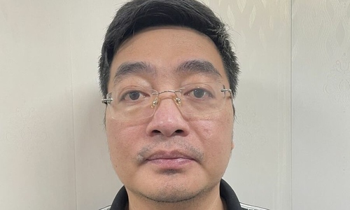 Bank employee arrested for defrauding loan customers with rollover scheme