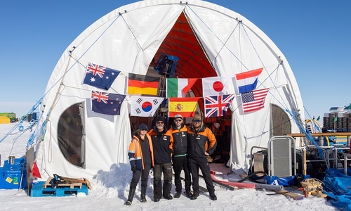 Chefs cooking 'on ice' in Antarctica