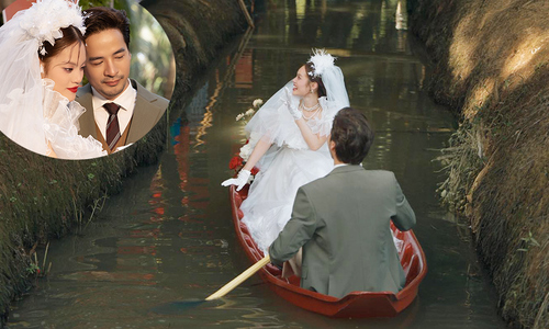 Doan Minh Tai rows boat to pick up bride