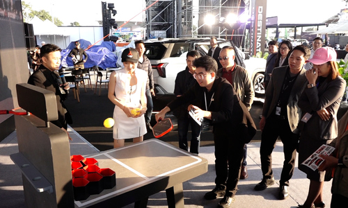 Playing pickleball, experiencing Mitsubishi Destinator at Vietnam Mobility Show 2025